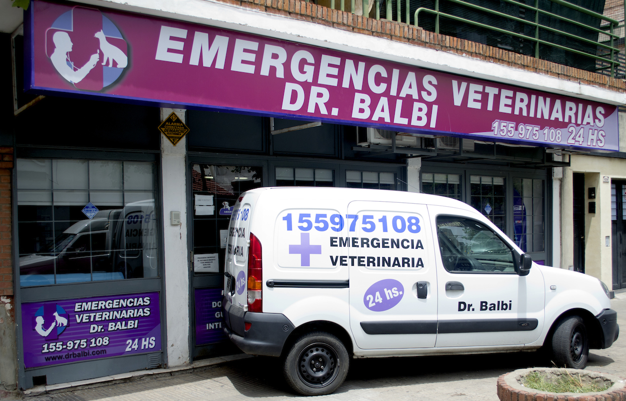 Camioneta de guardia de Dr. Balbi Emergencias Veterinarias